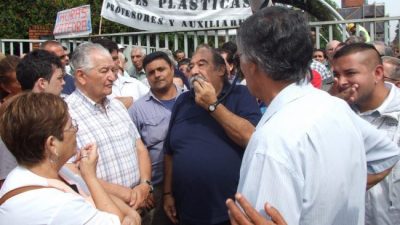 Lanús: Municipales piden la reincorporación de trabajadores despedido