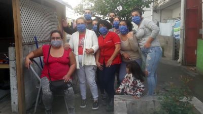 Familia solidaria: cocinan en el balcón de su casa y reparten comida para todos sus vecinos