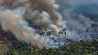 Bolsonaro dice que no crecieron los incendios en la Amazonía