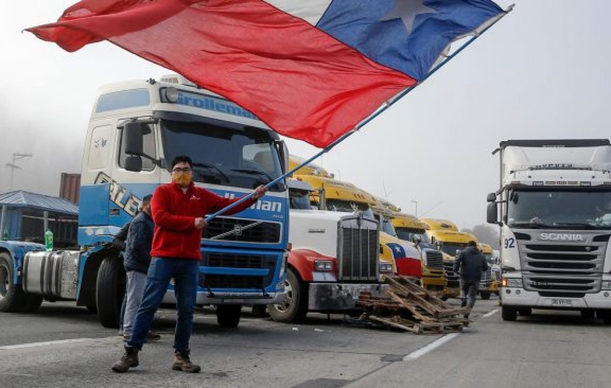 Un paro indefinido de camioneros amenaza paralizar a Chile en cuarentena 