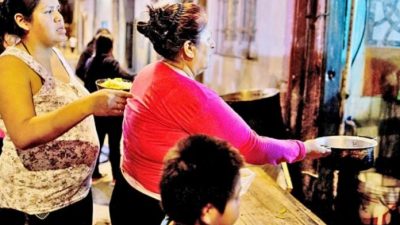 El 60% de los porteños de clase media baja dejó de comprar alimentos o los cambió por la crisis