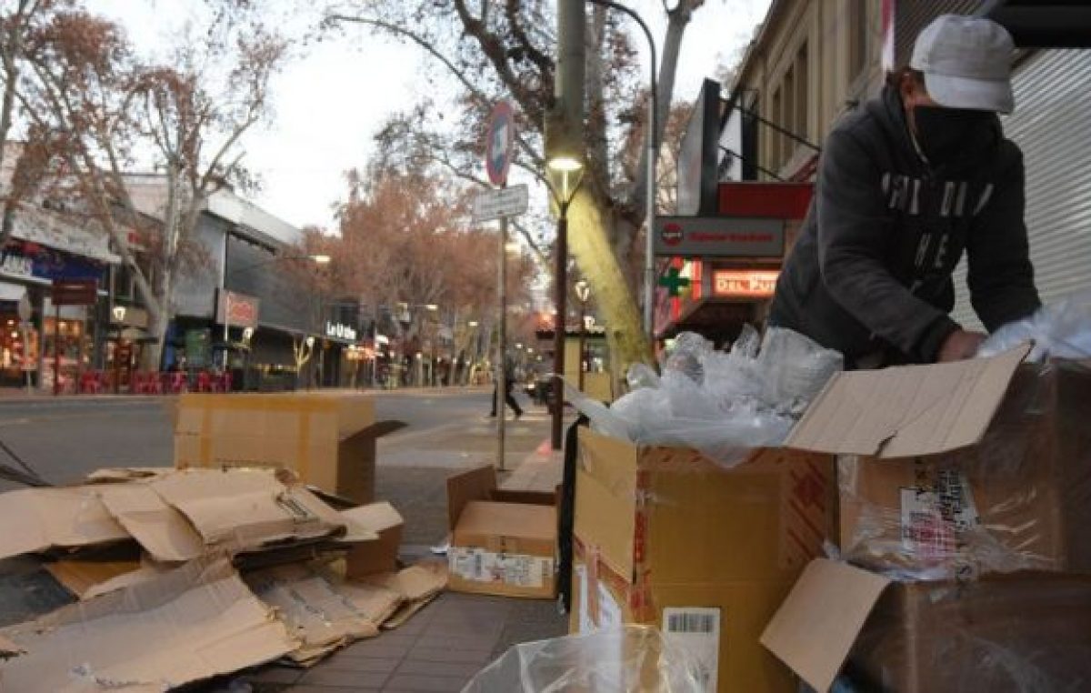 Por la pandemia, se incrementó el número de cartoneros en las calles de Mendoza