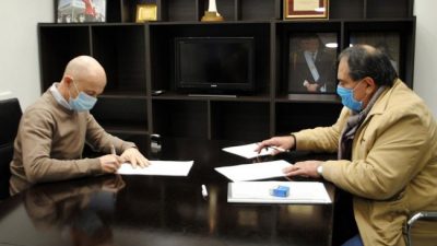 Río Gallegos: Cotillo y Carrizo firmaron un acta acuerdo para las recategorizaciones municipales