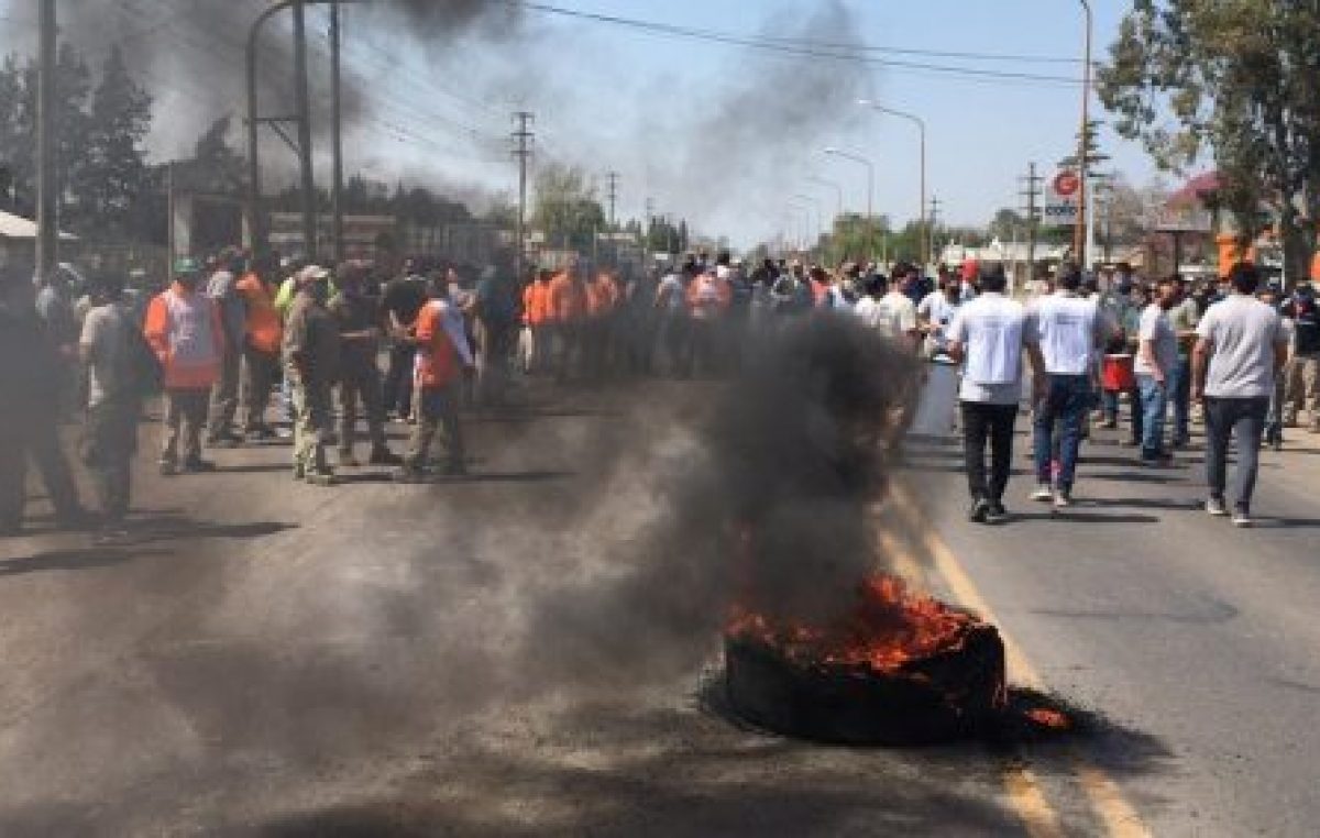 Importante manifestación de trabajadores municipales en Venado Tuerto
