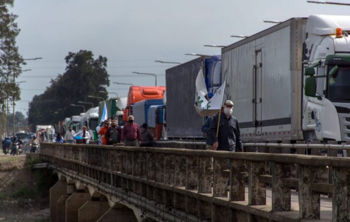 Contundente demostración de las y los Municipales santafesinos en defensa de sus derechos