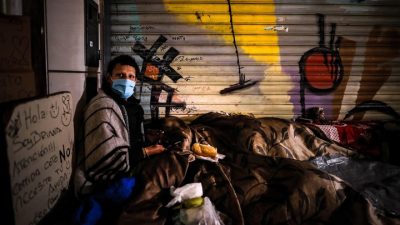 Sin techo:  denuncian que el Gobierno porteño «no cumplió con su responsabilidad» de proteger a un centenar de personas en la pandemia