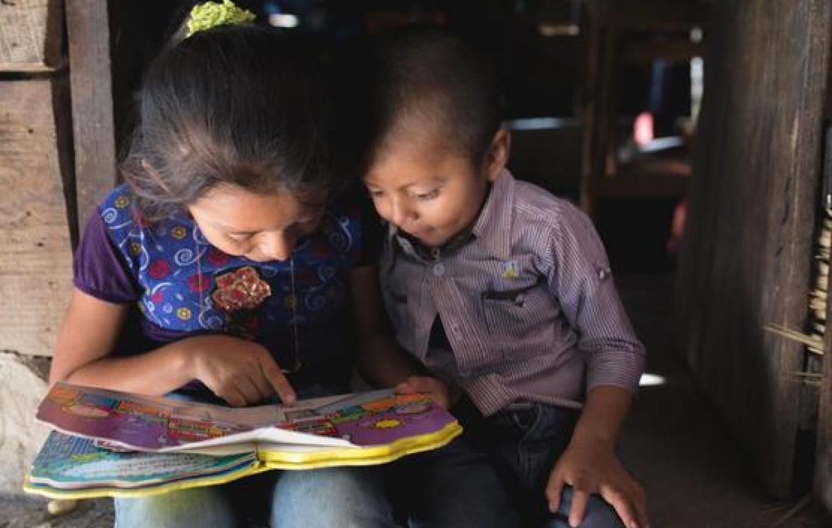 Niños latinoamericanos enfrentan grandes contratiempos en la educación por el COVID-19
