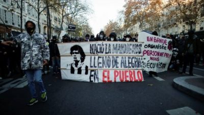Maradona presente en las movilizaciones contra la nueva ley de Seguridad en Francia
