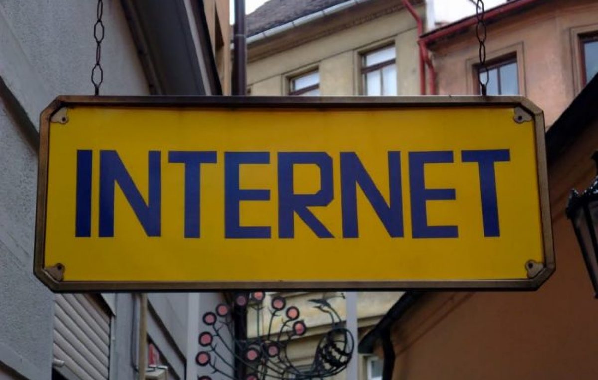 Francia aplica un impuesto a las gigantes de internet
