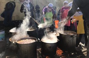 Manos cooperativas en la pandemia de pobrezas
