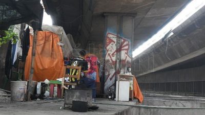 Buenos Aires: Un censo muestra que un centenar de personas viven la pandemia debajo de la Autopista 25 de Mayo