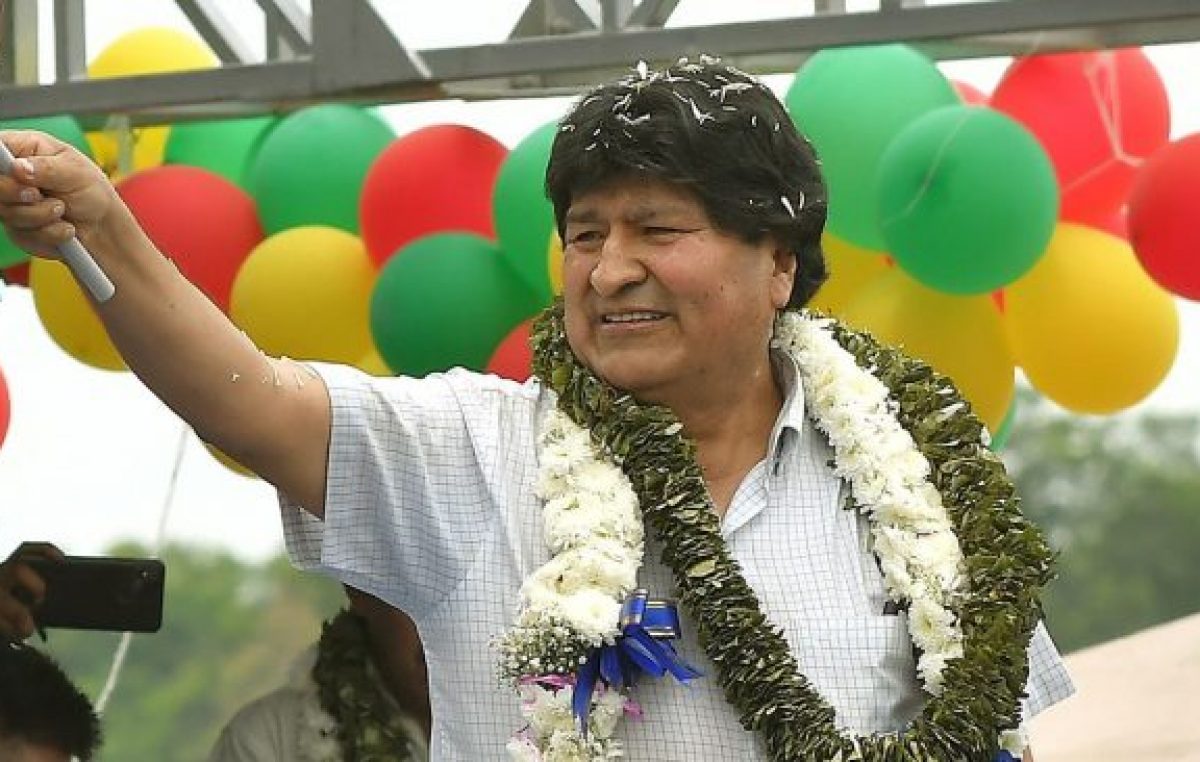 Evo Morales asumió la presidencia del Movimiento Al Socialismo