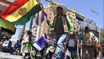 Por la crisis económica, Bolivia analiza suspender el pago de su deuda externa