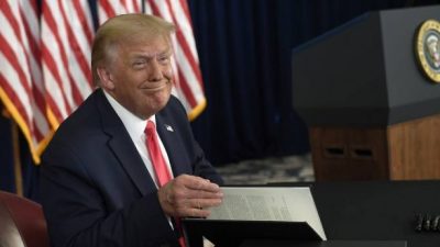 Donald Trump frenó el plan de ayuda económica en Estados Unidos