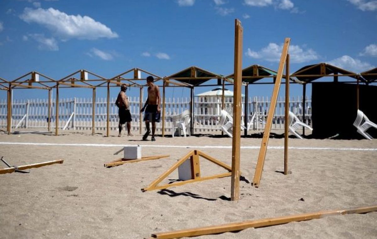 Mar del Plata: desarman cientos de carpas  para ampliar las playas públicas