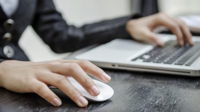 El 60% de los estudiantes de familias de bajos ingresos no tiene computadoras en su casa