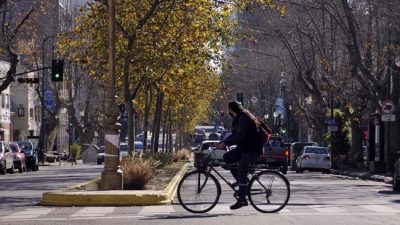 La Plata propone recorrer la ciudad en bicicleta con circuitos guiados para las vacaciones