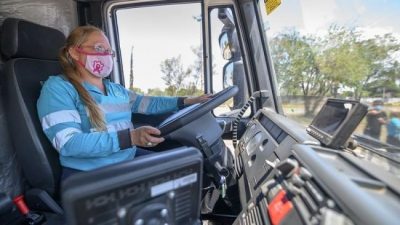 Córdoba: Por primera vez, las mujeres conducirán camiones de barrido mecánico y limpieza