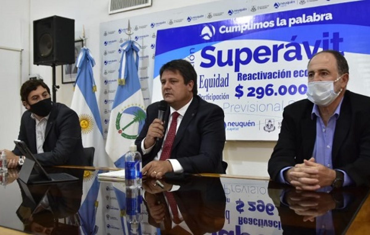 El intendente de Neuquén mostró superávit y asociación empresaria en las jubilaciones municipales