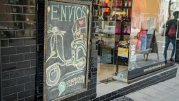 La venta ilegal creció 20% en Córdoba y el cierre de locales asciende al 10%