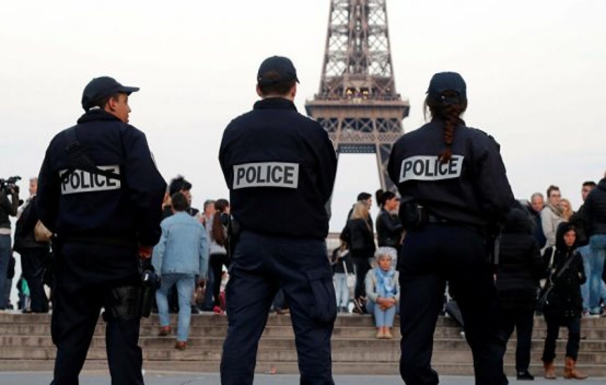 Presentan primera demanda colectiva contra la policía francesa por racismo