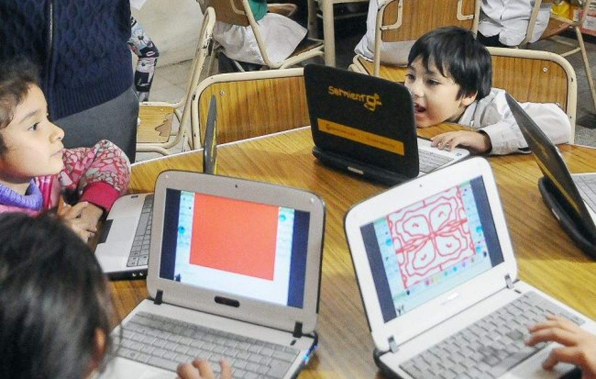 Critican el recorte en la provisión de computadoras para alumnos porteños de zonas vulnerables
