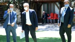 El gobernador de Neuquén ayudó a los intendentes para que paguen el bono salarial