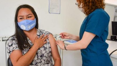 Aplican la vacuna rusa a trabajadores municipales de Ushuaia