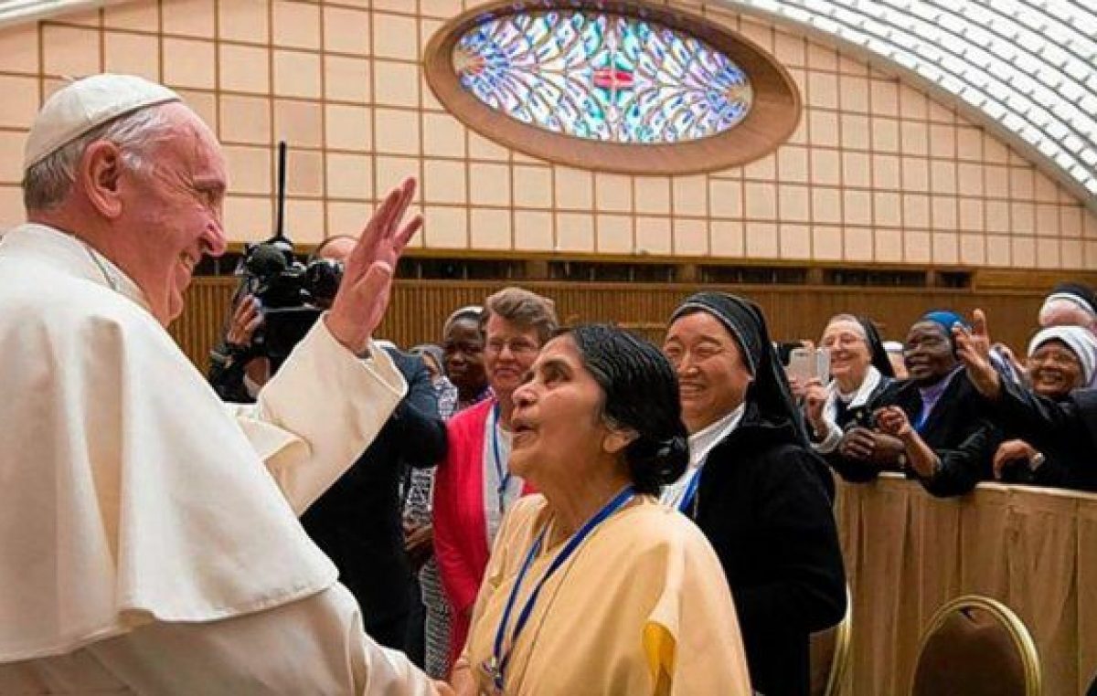 En un giro histórico, Francisco decretó la apertura a la participación de las mujeres en la Iglesia