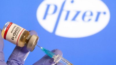 Italia demanda a Pfizer por demorar la entrega de vacunas