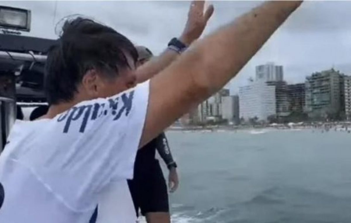Jair Bolsonaro recorre playas con arengas contra el distanciamiento social 