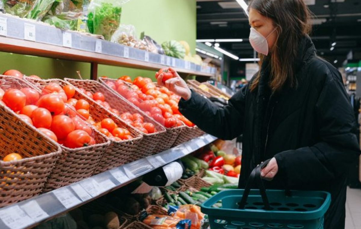 La diferencia de precios en los supermercados de Argentina supera los $400 en algunos productos