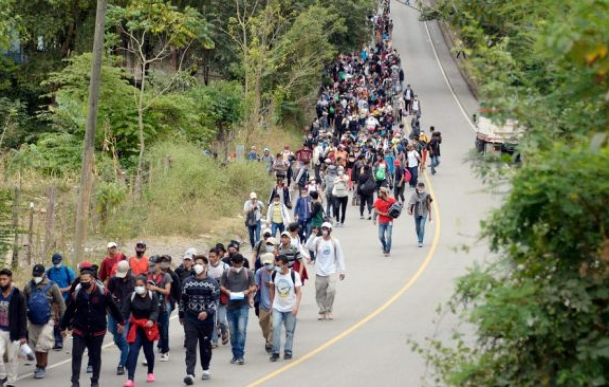 La pandemia y el cierre de fronteras no detienen las caravanas migrantes de Centroamérica