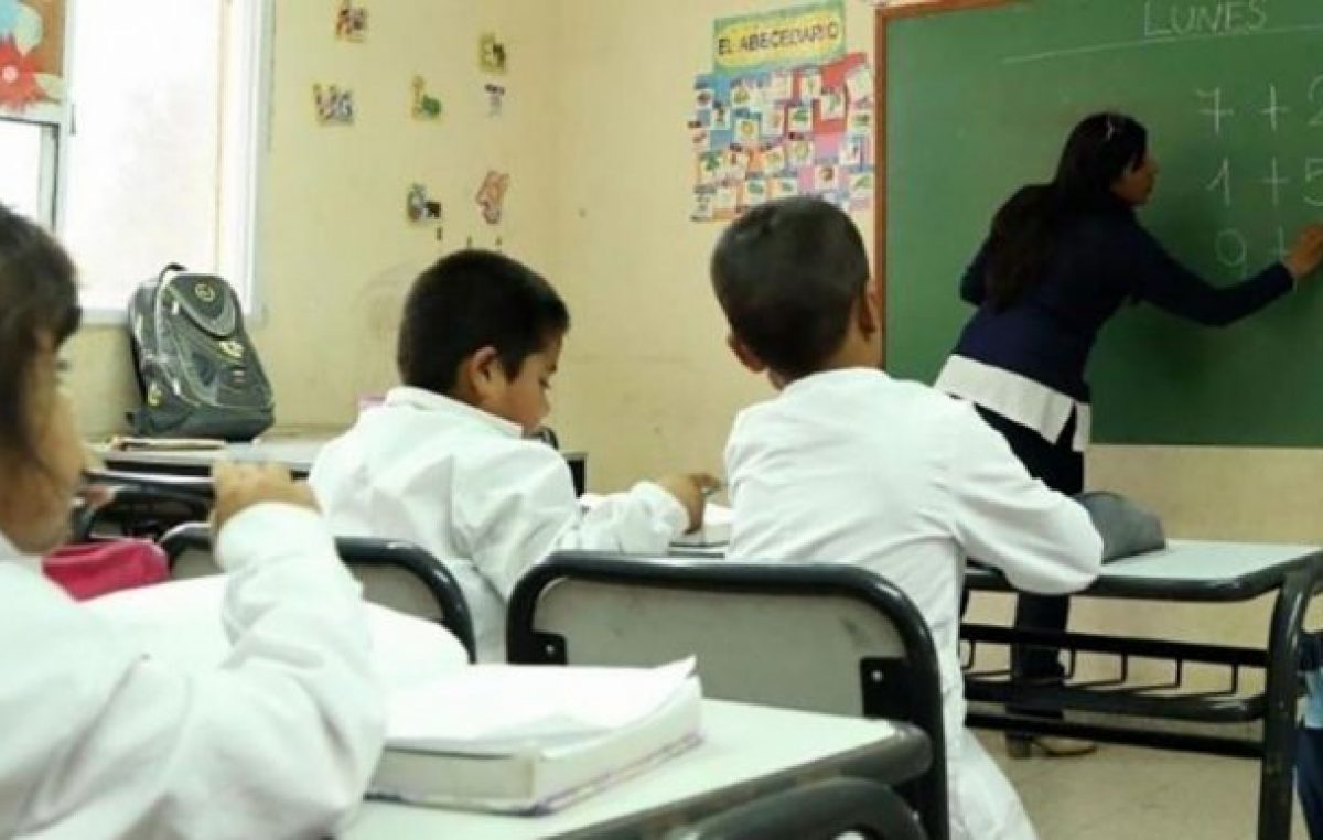 El Gobierno de San Juan acordó un 50% de aumento para los docentes 