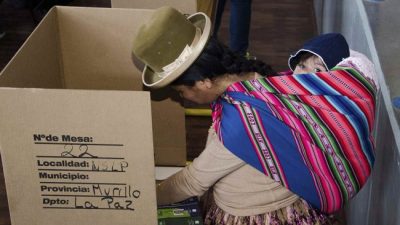 Datos de boca de urna muestran triunfos opositores en la mayoría de las gobernaciones bolivianas