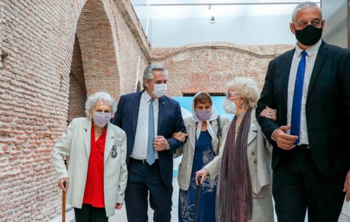 Fernández homenajeó a las «inmensas» Madres, Abuelas y familiares de desaparecidos