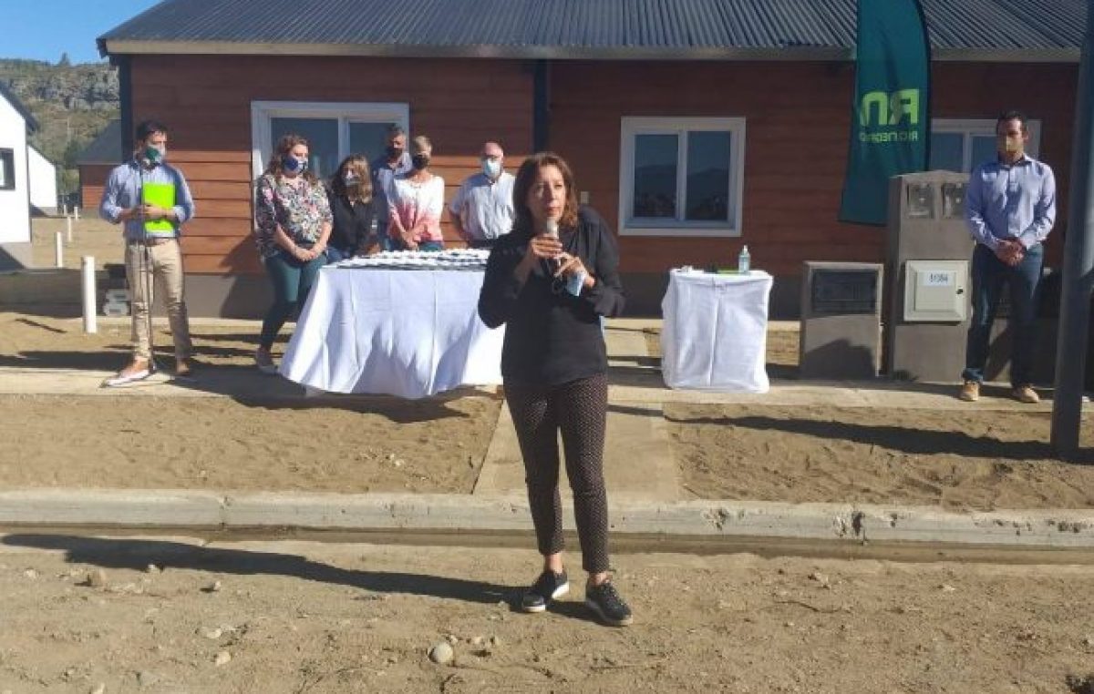 Carreras entregó 102 casas en Bariloche, todas a nombre de mujeres