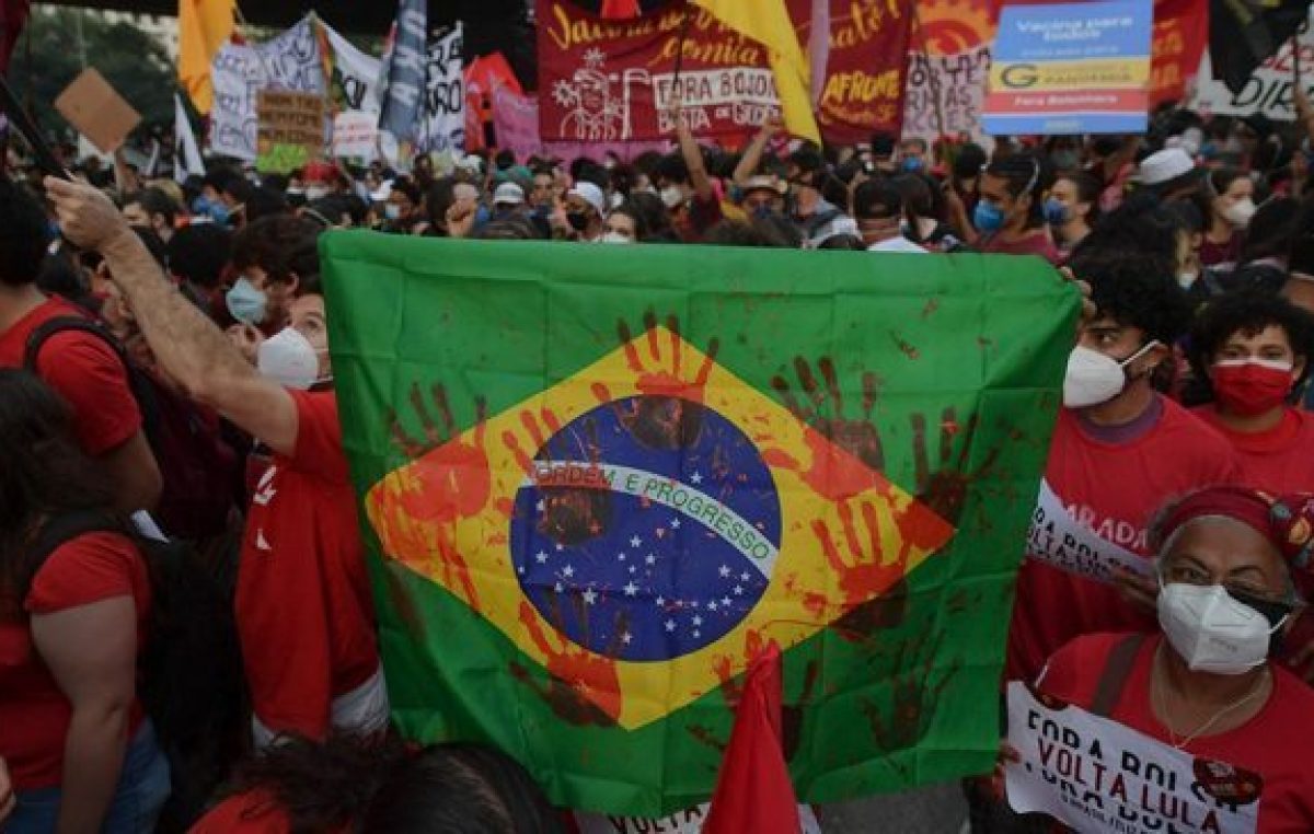 Bolsonaro minimizó las protestas, aunque se advierte una polarización con Lula para 2022