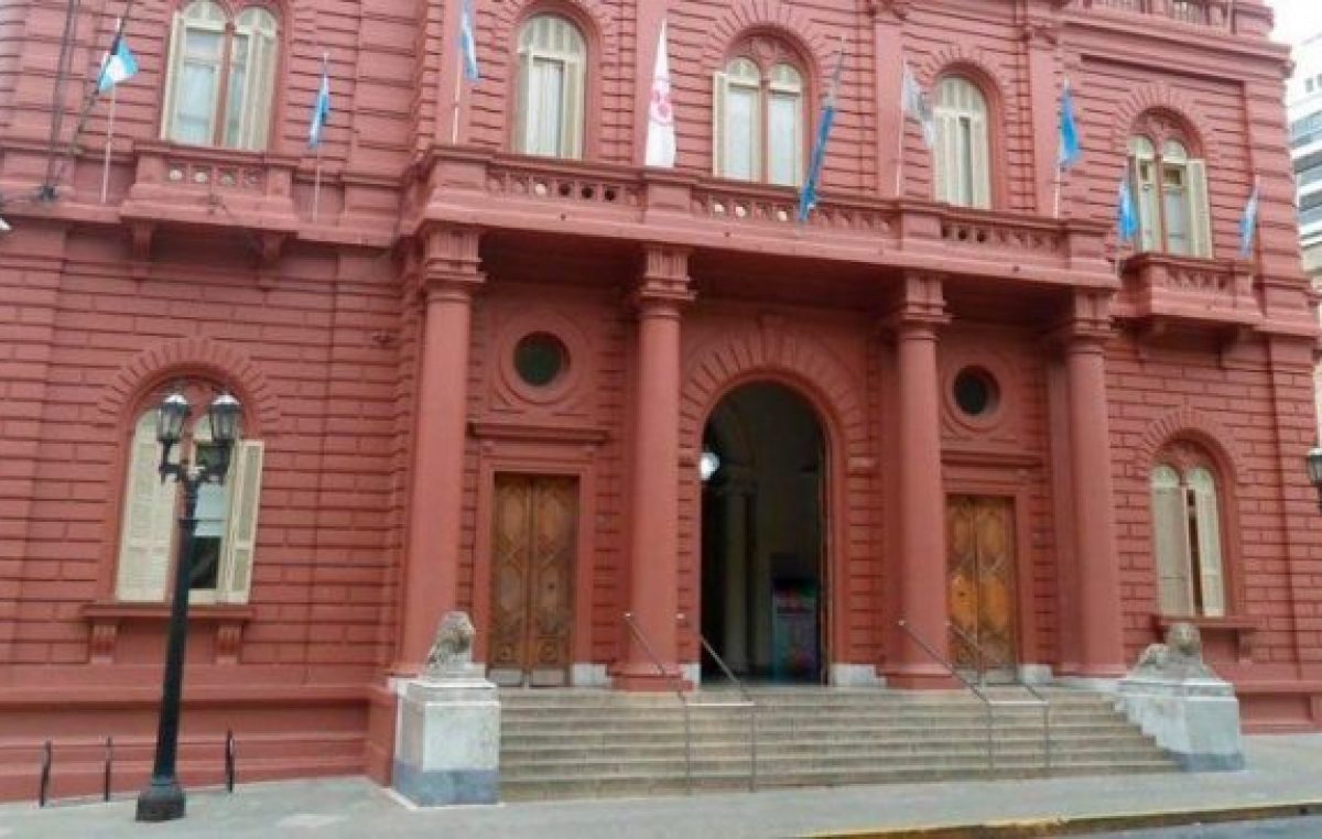 Pese a la prohibición de despidos, concejal macrista de Rosario llama a reducir el personal municipal