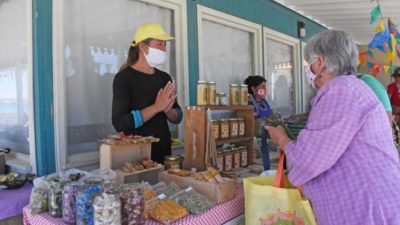 En la feria del barrio Perón de Madryn trabajan 450 puestos de vendedores y productores