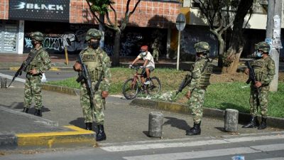 En Colombia gobernadores y alcaldes se niegan a militarizar sus distritos