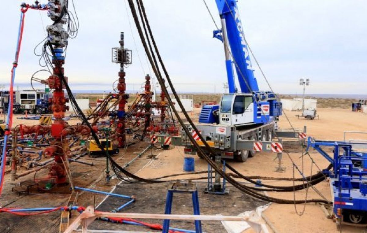 El gobernador de Neuquén prevé que este año se incrementará 40% la producción de petróleo