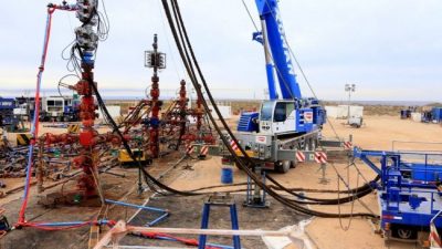El gobernador de Neuquén prevé que este año se incrementará 40% la producción de petróleo
