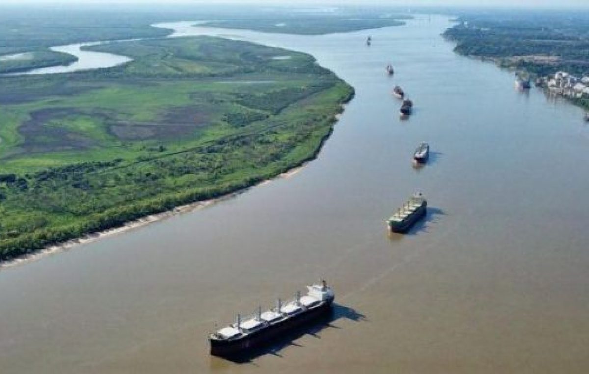 Vallejos cruzó a Macri por defender el paradigma menemista del río Paraná