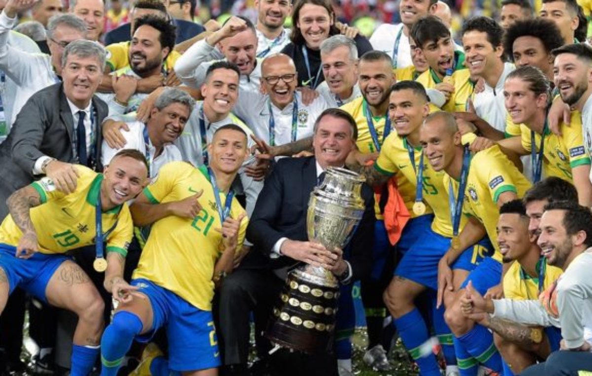 Bolsonaro sancionó la ley que autoriza las sociedades anónimas en el fútbol