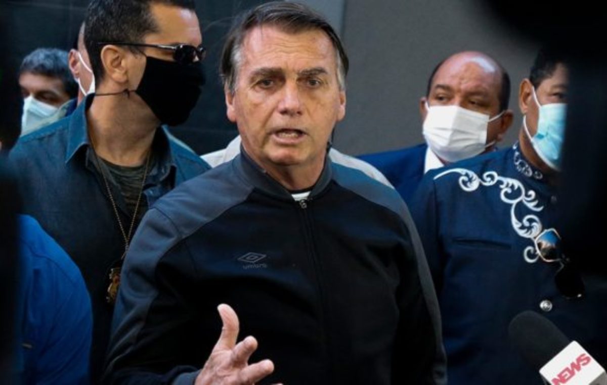 El tribunal electoral, la corte y exjueces supremos repudiaron a Bolsonaro