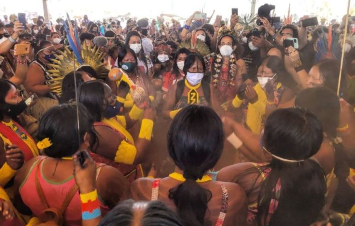 Miles de indígenas protestan en Brasilia a la espera de un fallo clave sobre sus tierras 