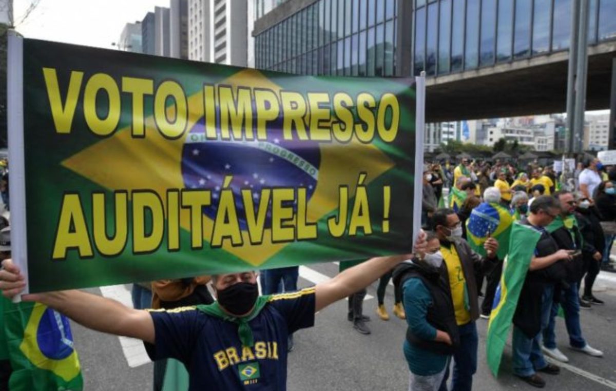 Seguidores de Bolsonaro protestaron contra el sistema electoral