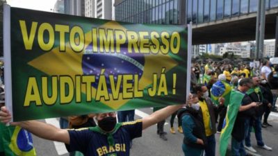 Seguidores de Bolsonaro protestaron contra el sistema electoral