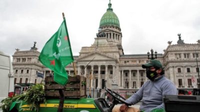 Empezó el acampe de los trabajadores de la tierra con un incidente con Larreta, una movilización y un «feriazo»